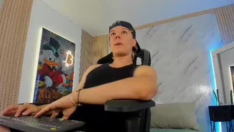 Jonathan Danielss  online show from August 6, 8:52 pm
