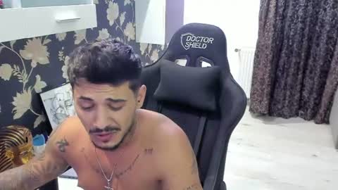 jonnyporn1 online show from September 1, 12:44 am