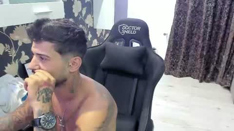 jonnyporn1 online show from September 1, 11:39 pm