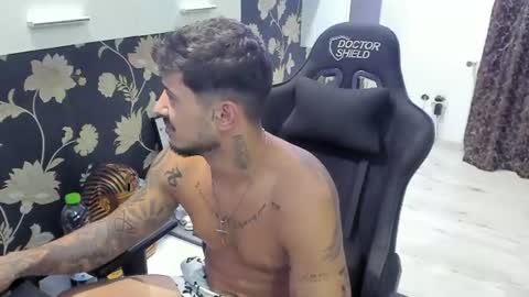 jonnyporn1 online show from September 5, 9:42 pm