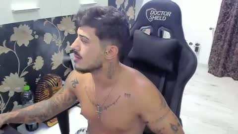 jonnyporn1 online show from September 5, 10:48 pm