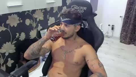 jonnyporn1 online show from September 6, 10:04 pm
