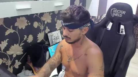 jonnyporn1 online show from September 7, 12:16 am