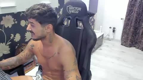 jonnyporn1 online show from September 7, 9:43 pm