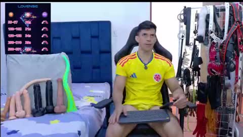 jose_rumbero91 online show from August 15, 2:32 pm