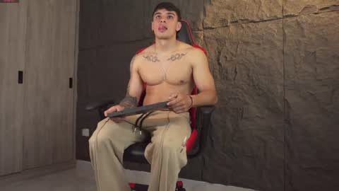 joseph__boy online show from August 5, 1:53 pm