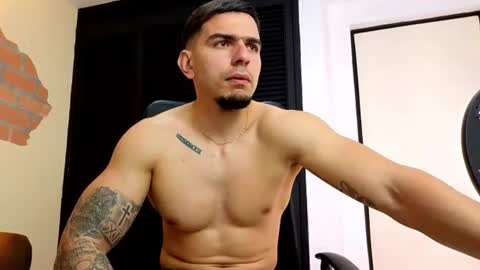 josh_miller01 online show from August 5, 2:59 pm
