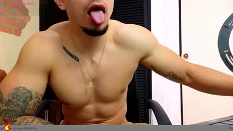 josh_miller01 online show from August 8, 2:50 pm