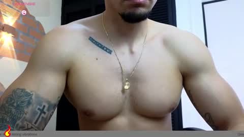josh_miller01 online show from August 14, 6:22 pm