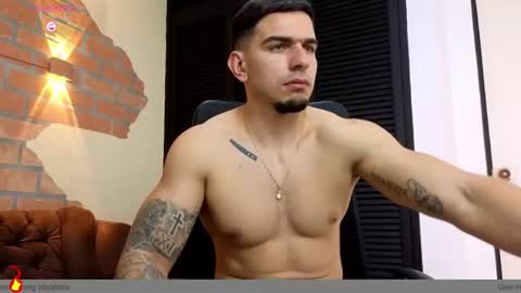 josh_miller01 online show from August 15, 4:44 pm