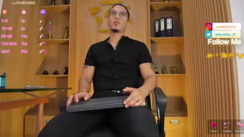 joshmiller___ online show from August 13, 2:09 pm