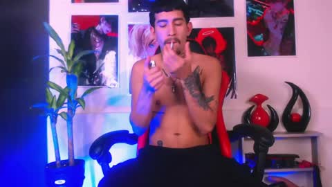 josue_linares online show from June 17, 6:34 am