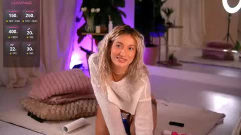 Ella 3 online show from August 8, 9:26 pm