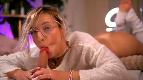 Ella 3 online show from August 9, 12:44 am