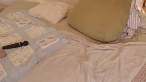 Jsmine  and sometimes Beaulooks online show from August 15, 2:26 am