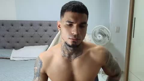 juan_gomez_1 online show from August 3, 12:23 pm