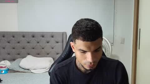 juan_gomez_1 online show from August 4, 1:13 am