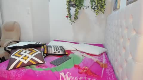 juana_naranjo online show from August 6, 7:40 am