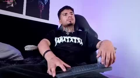juancamilo66_ online show from August 1, 9:32 pm