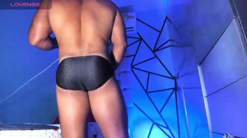 independent model online show from August 8, 4:29 pm