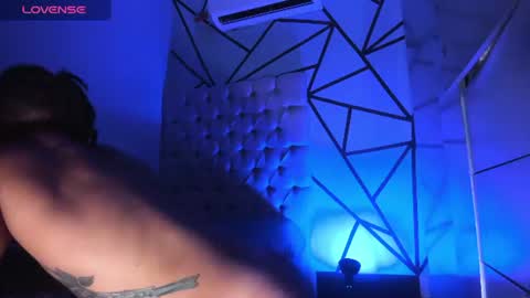 independent model online show from September 5, 6:46 pm
