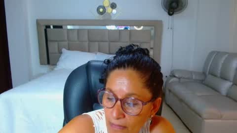Juanita online show from August 4, 4:04 pm