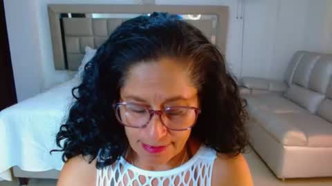 Juanita online show from August 4, 5:10 pm