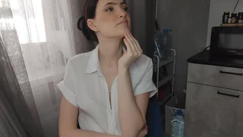 Veronika online show from June 5, 1:05 pm