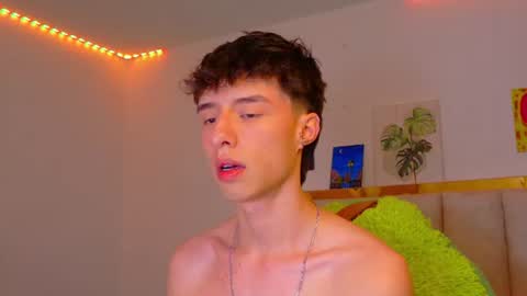 juanmres online show from August 6, 12:09 am
