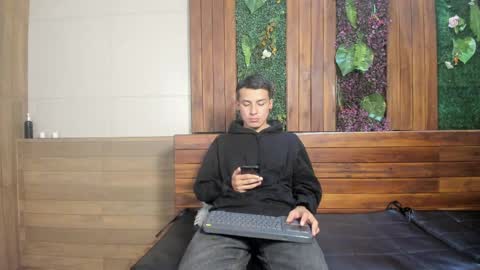 Juanse Colling online show from April 4, 7:32 pm