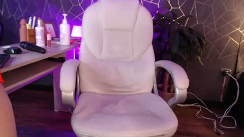 judy_campbell online show from August 15, 9:30 pm