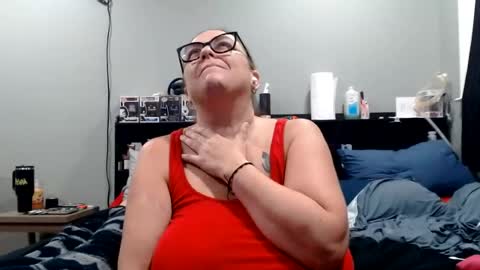 Juiceepawwg420 online show from August 11, 10:01 pm