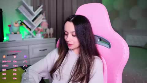 Angelina online show from August 9, 4:30 pm