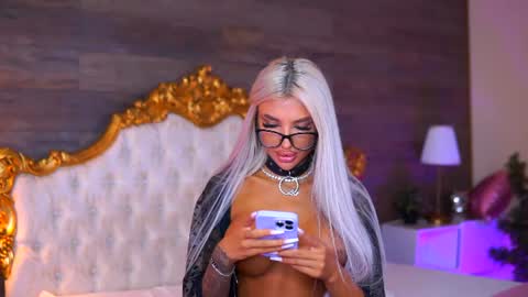 Jessye online show from August 11, 10:01 pm