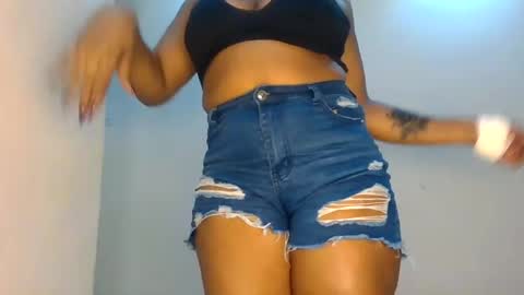 Juicey lovely online show from August 14, 9:24 am