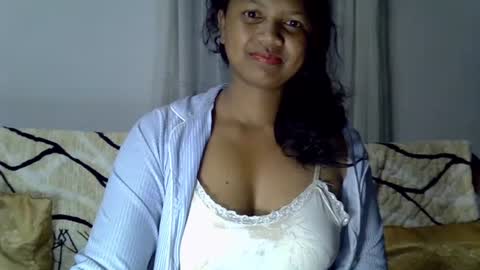 stellah online show from August 7, 1:49 am
