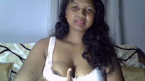 stellah online show from August 10, 2:57 am