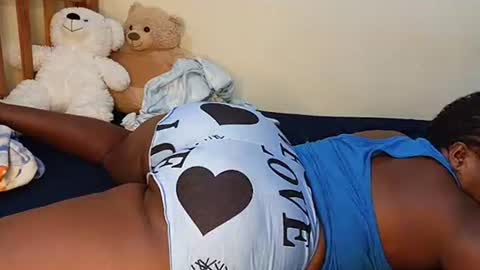 juicybooty_001 online show from March 20, 2:37 am