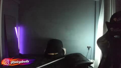 JuicyLounge online show from June 17, 7:02 pm