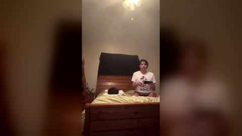 Juicywhitepeach online show from May 17, 3:18 am