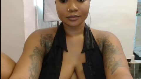 juicyxpink online show from July 30, 8:32 am