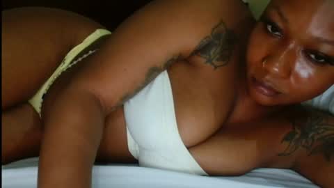 juicyxpink online show from August 9, 3:24 pm