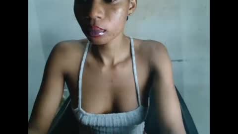 juicyxpussyxx online show from August 12, 9:39 pm