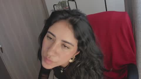 Juli Modelo Independiente online show from July 6, 6:00 pm