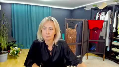 julia__cherry_ online show from September 7, 1:39 pm