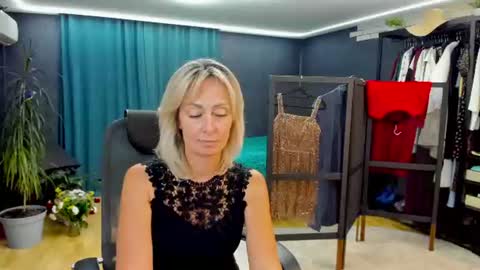 julia__cherry_ online show from September 7, 2:56 pm