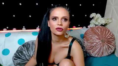 Julia Divinne online show from August 13, 10:18 am