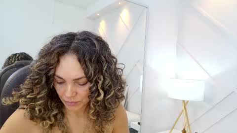 juliabadlee online show from August 9, 12:11 am