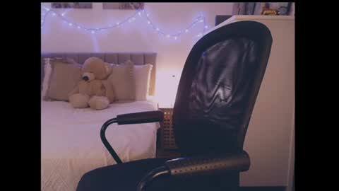 julialiones online show from June 25, 6:44 pm