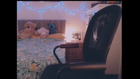 julialiones online show from July 15, 5:36 pm